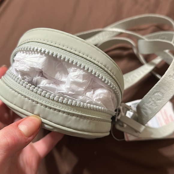 Lululemon Team Canada 22 Crossbody Bag - Picture 3 of 4